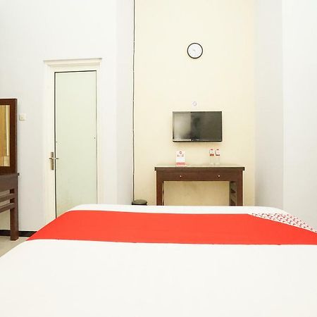Oyo 282 Putri Utari Residence Malang Kültér fotó