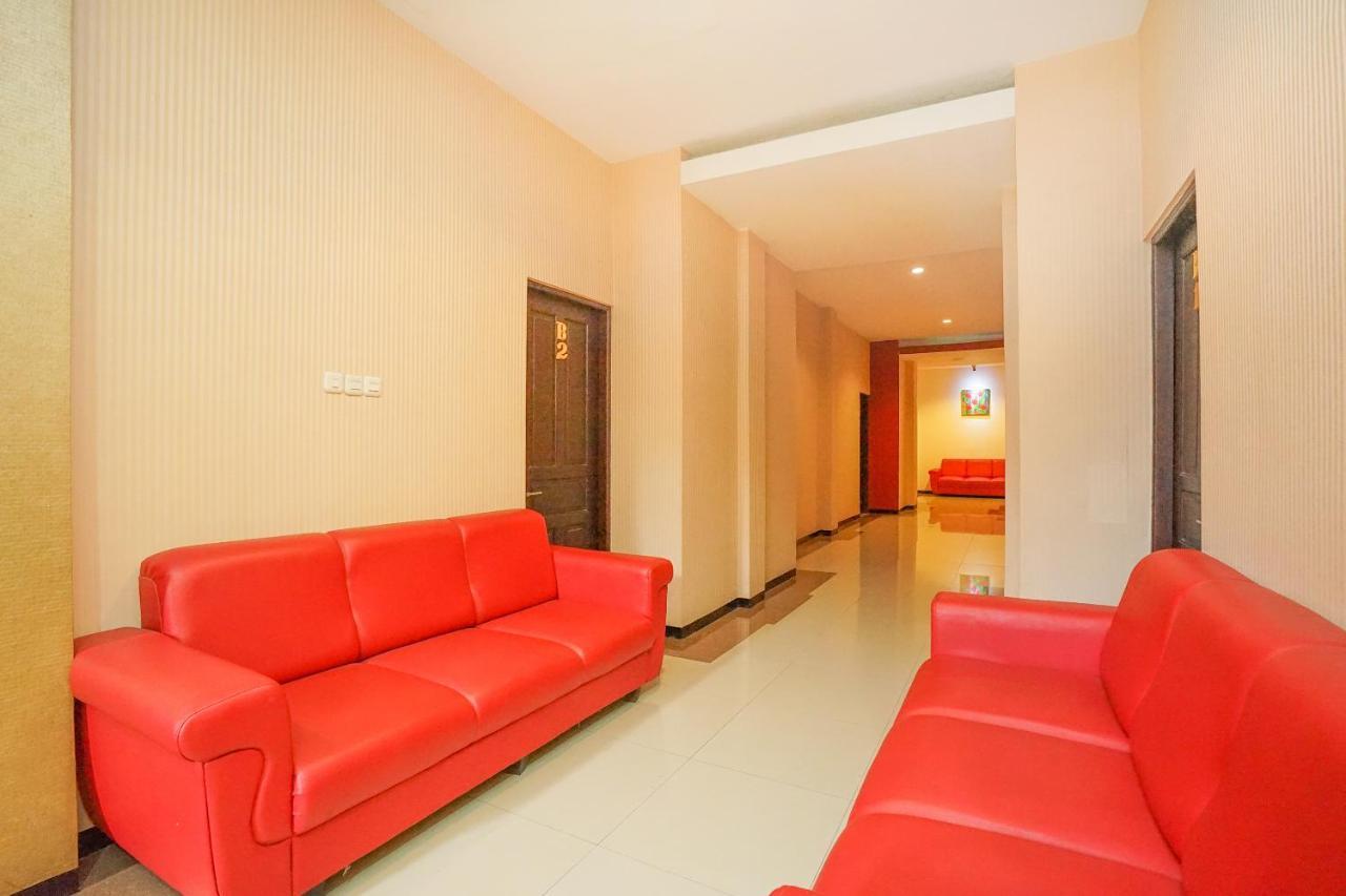 Oyo 282 Putri Utari Residence Malang Kültér fotó