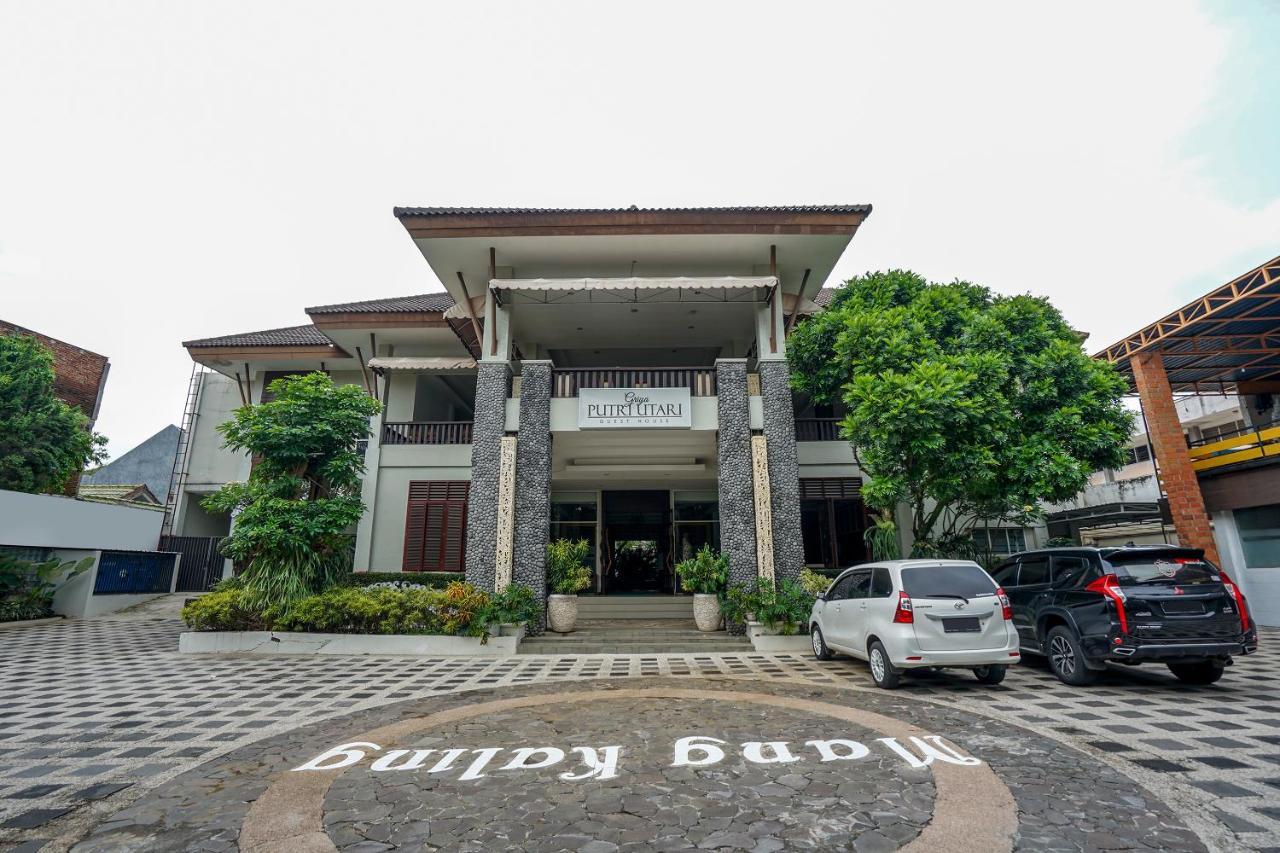 Oyo 282 Putri Utari Residence Malang Kültér fotó