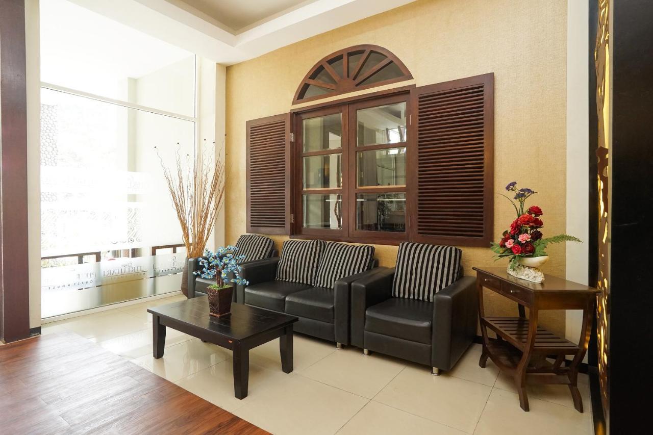 Oyo 282 Putri Utari Residence Malang Kültér fotó