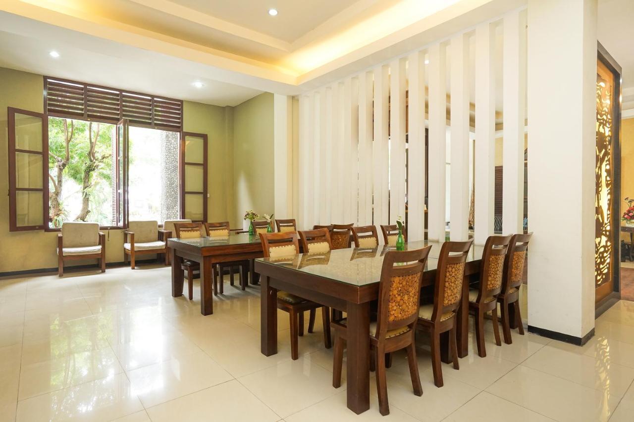 Oyo 282 Putri Utari Residence Malang Kültér fotó