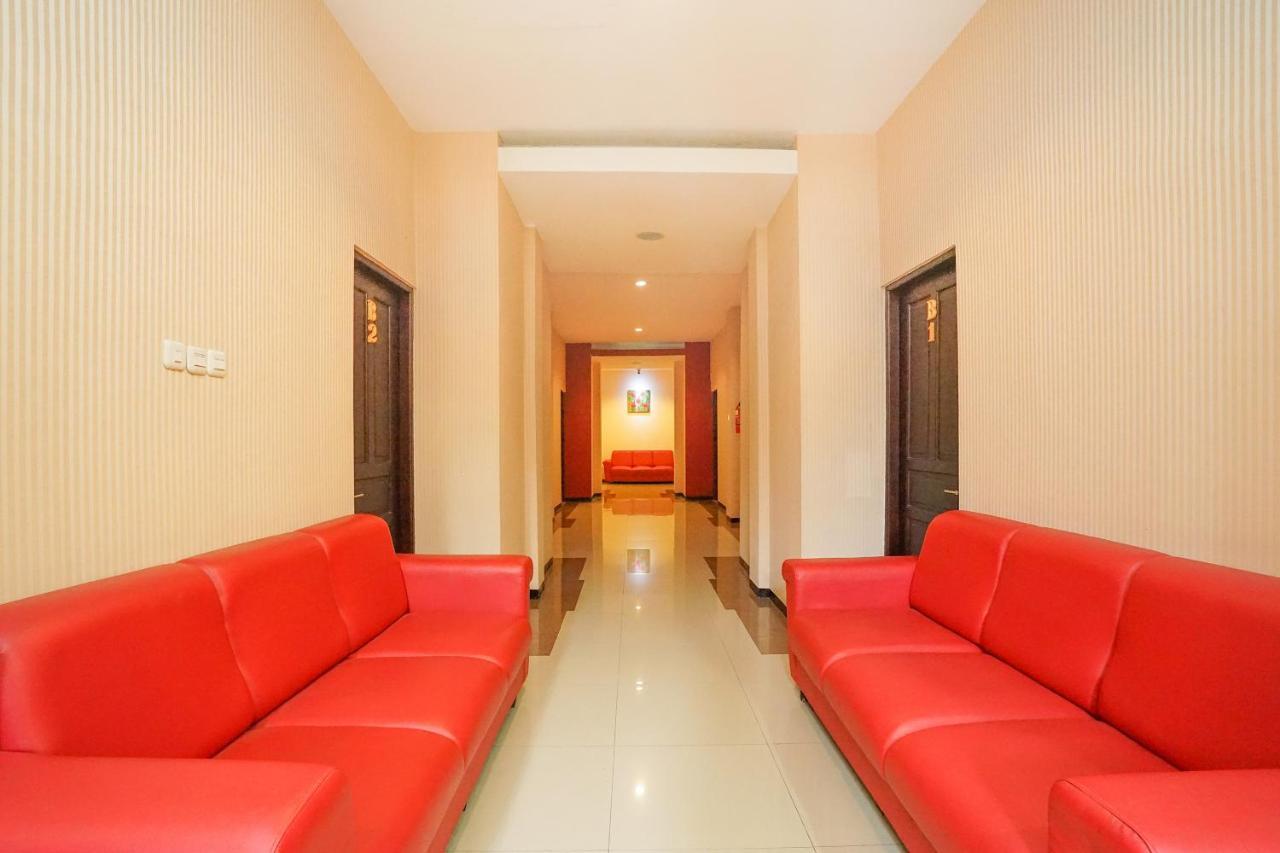 Oyo 282 Putri Utari Residence Malang Kültér fotó