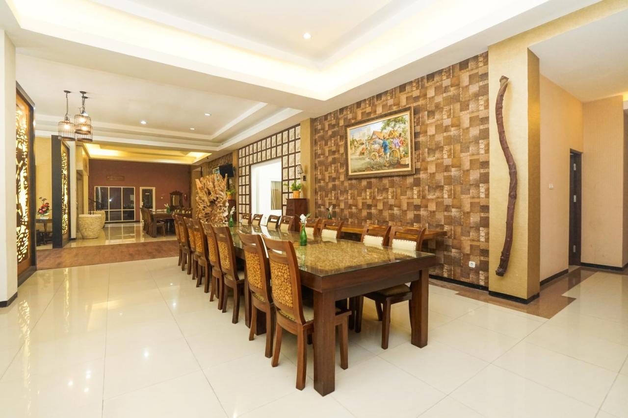 Oyo 282 Putri Utari Residence Malang Kültér fotó