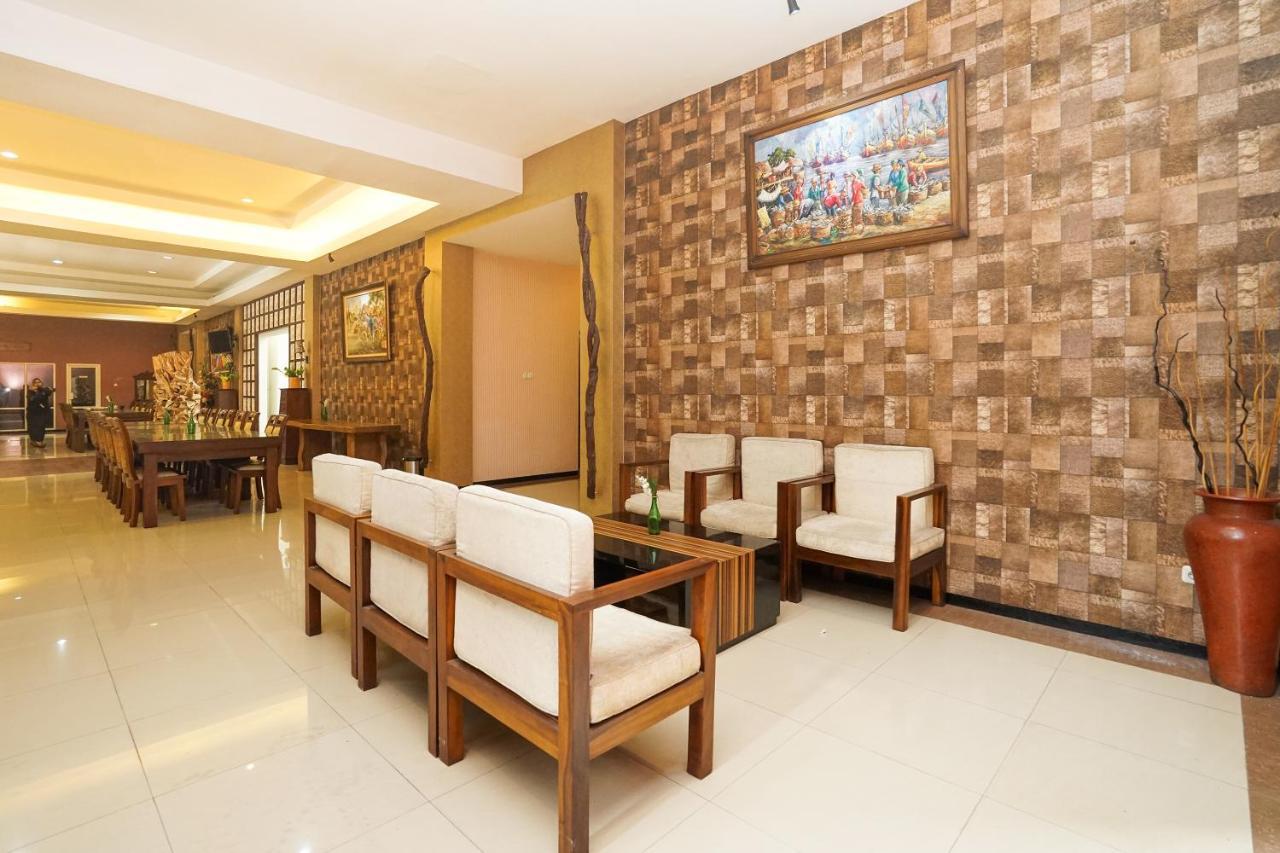 Oyo 282 Putri Utari Residence Malang Kültér fotó