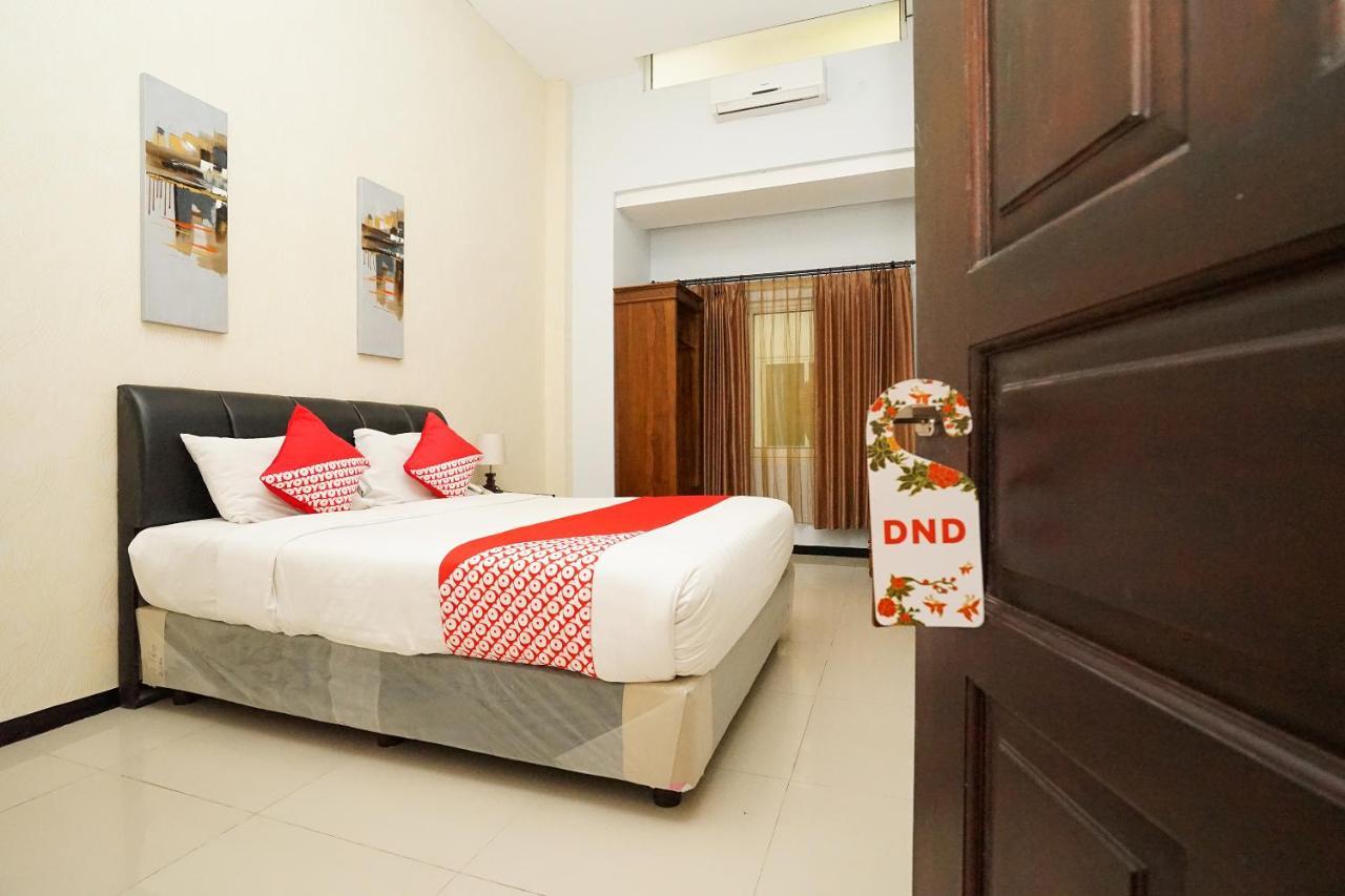 Oyo 282 Putri Utari Residence Malang Kültér fotó