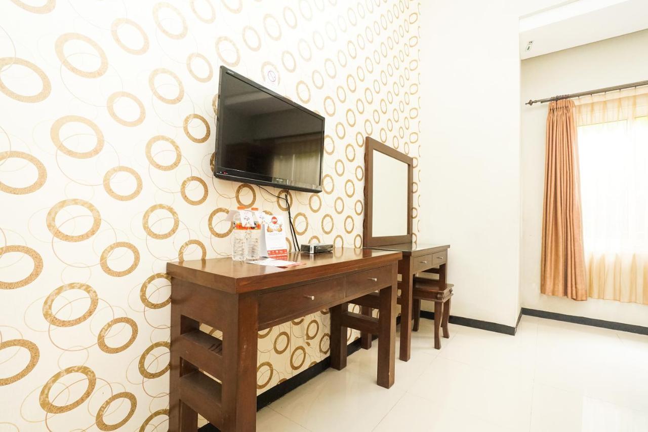 Oyo 282 Putri Utari Residence Malang Kültér fotó