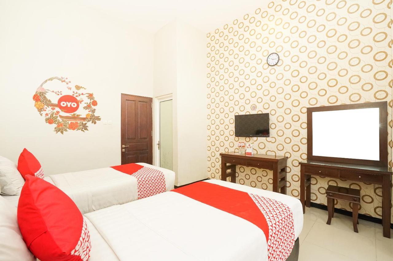 Oyo 282 Putri Utari Residence Malang Kültér fotó