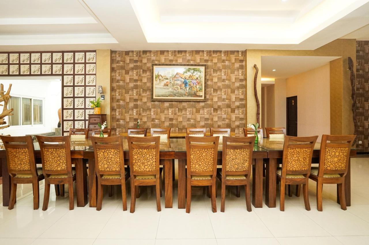 Oyo 282 Putri Utari Residence Malang Kültér fotó