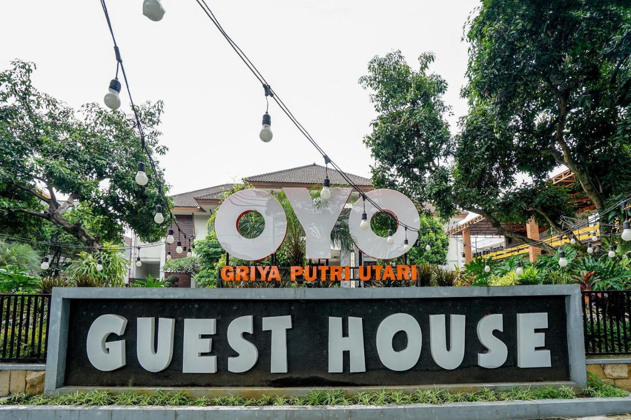 Oyo 282 Putri Utari Residence Malang Kültér fotó