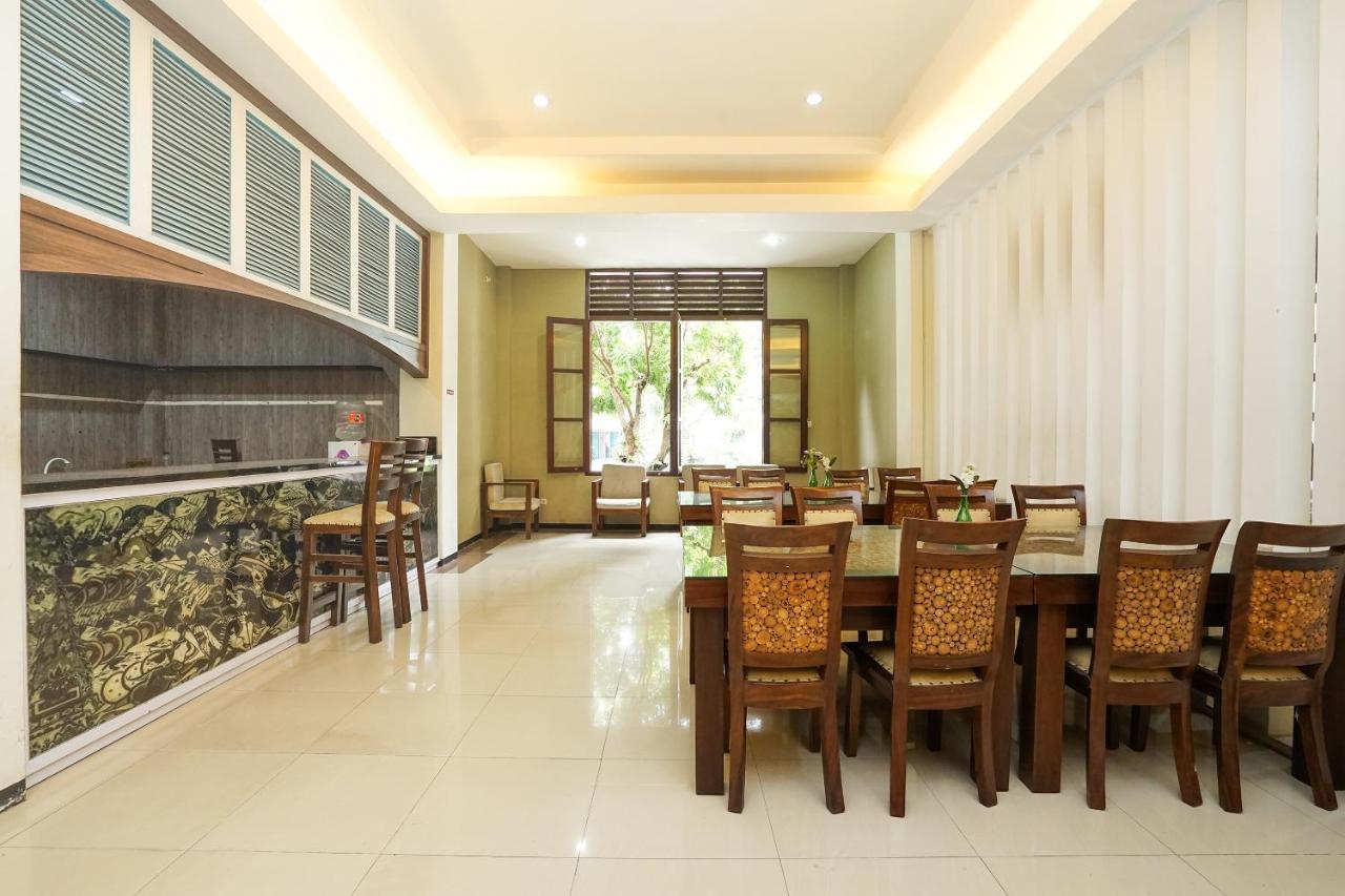 Oyo 282 Putri Utari Residence Malang Kültér fotó