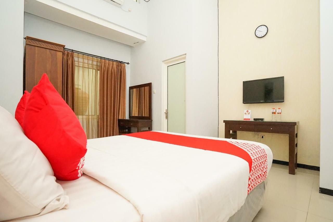 Oyo 282 Putri Utari Residence Malang Kültér fotó